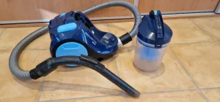 Aspirador Rowenta con accesorios