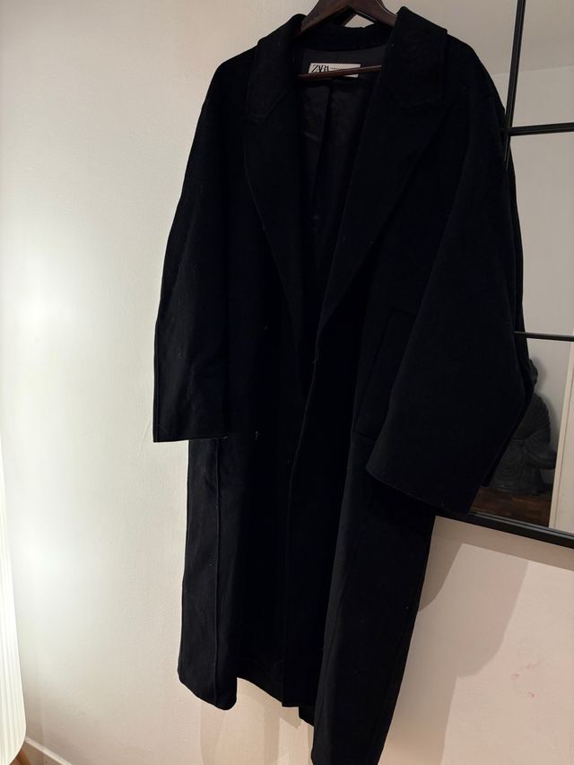 Abrigo largo oversize paño negro Zara Talla XS