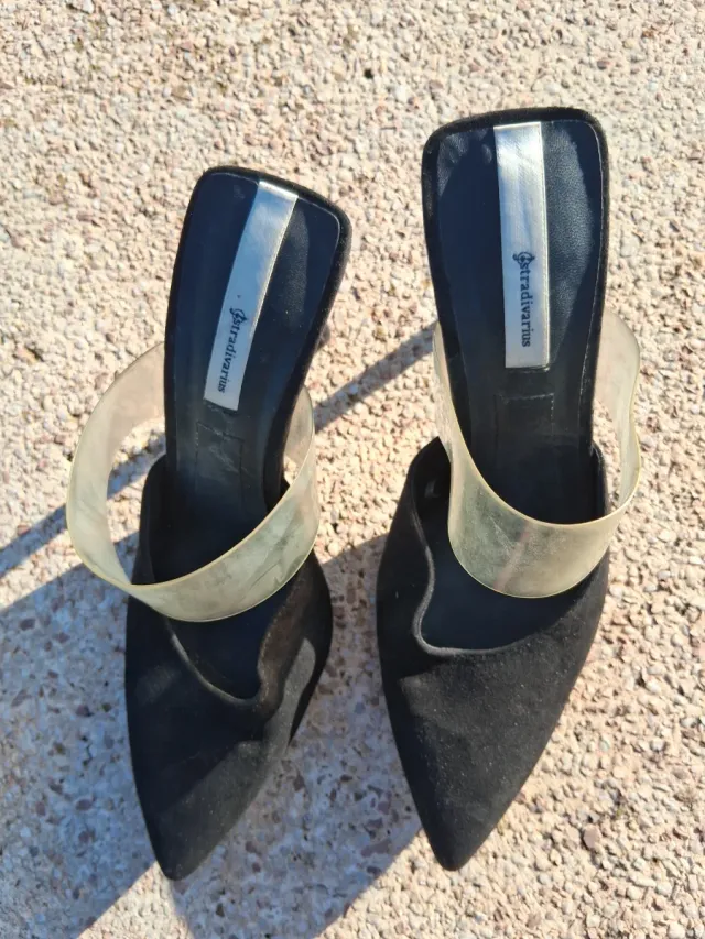 Zapatos Stradivarius Negros y Dorados