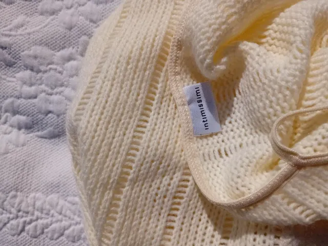 Top in maglia a coste con fiocchetto rosa