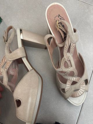 Zapatos de tacón Pitillos crema sin usar