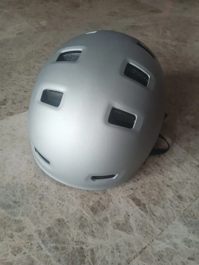 Casco Oxelo plateado