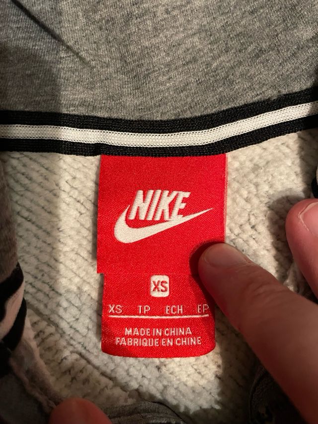 Chaqueta Nike Gris con Cremallera