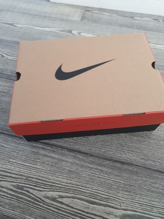 Jordan 12 Taxi 2025 Taglia 45