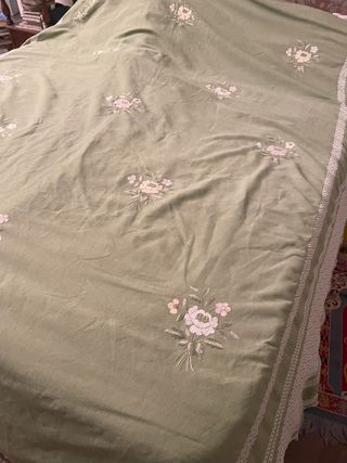 Copriletto lino ricamato a mano