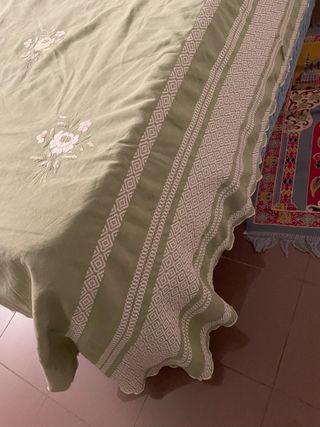 Copriletto lino ricamato a mano