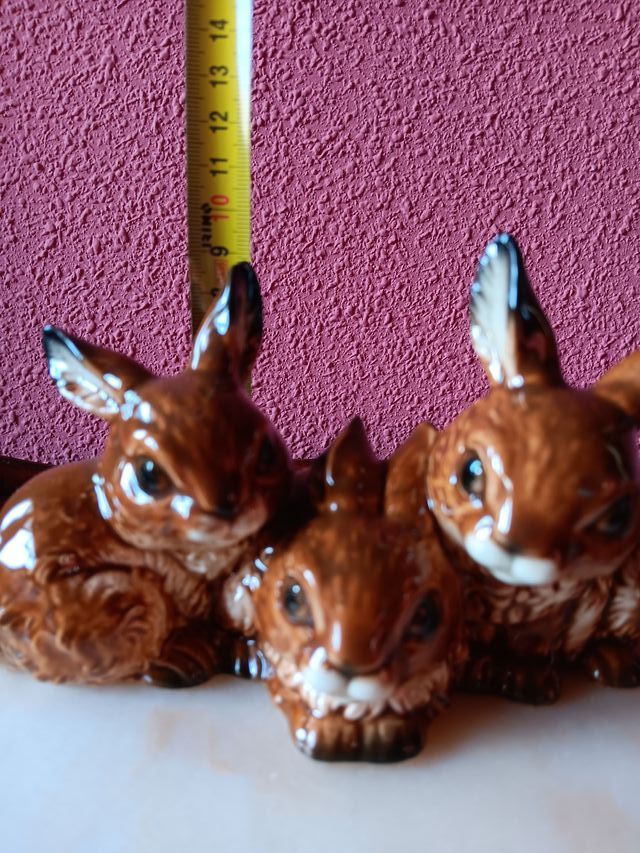 Figura 3 conejitos cerámica marrón Goebel