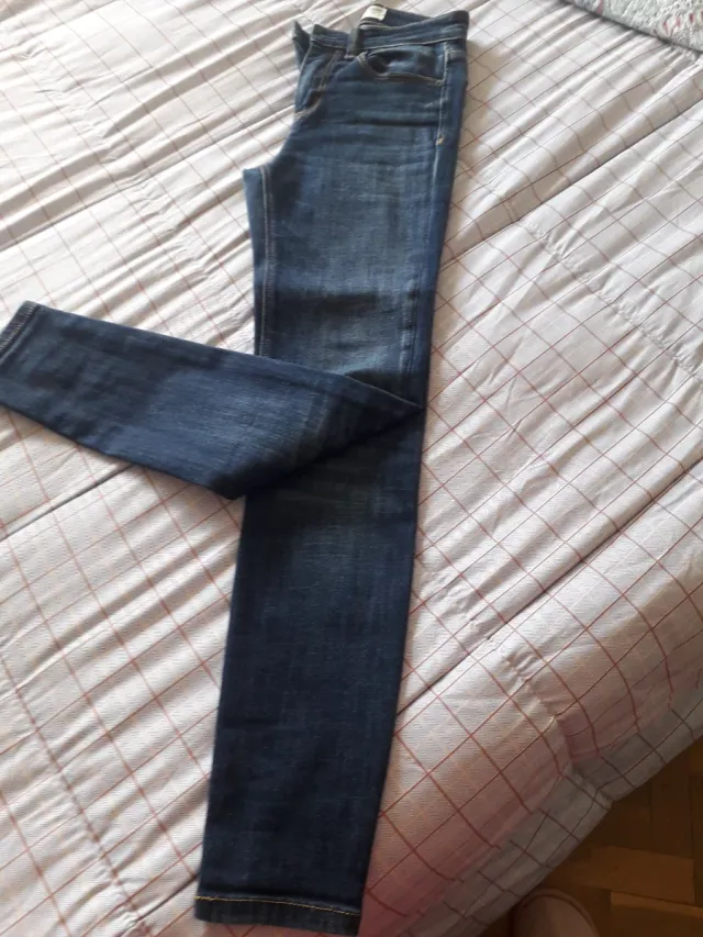 Pantalón vaquero pitillo azul marino