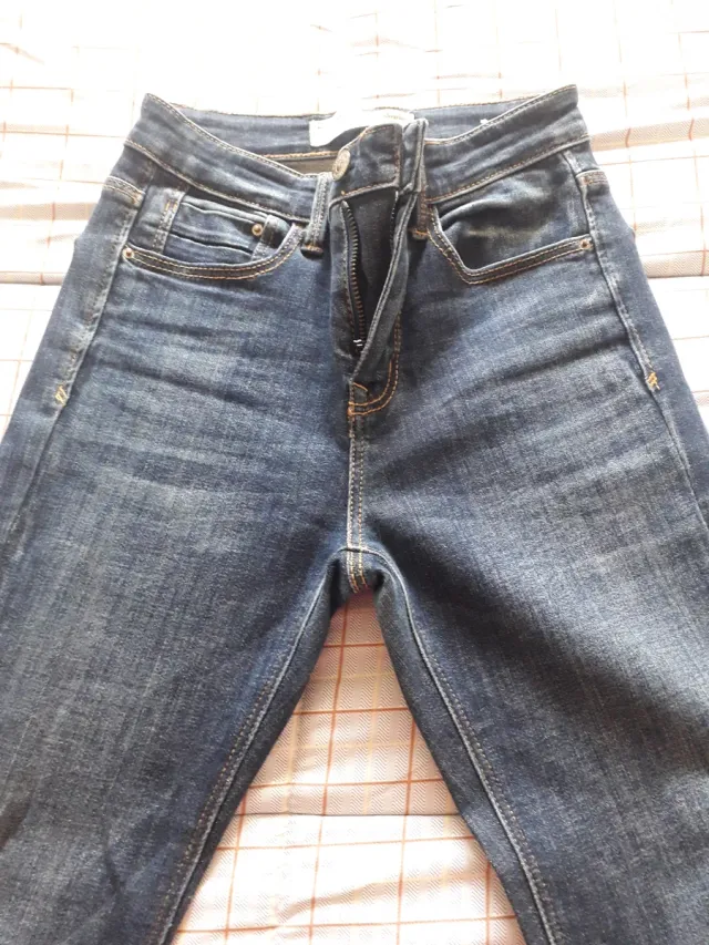 Pantalón vaquero pitillo azul marino