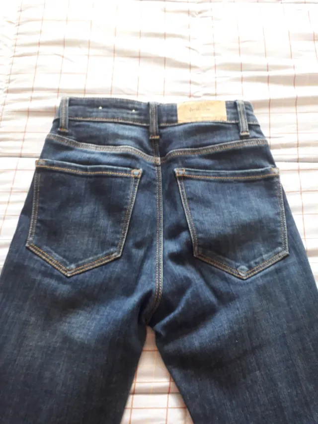 Pantalón vaquero pitillo azul marino