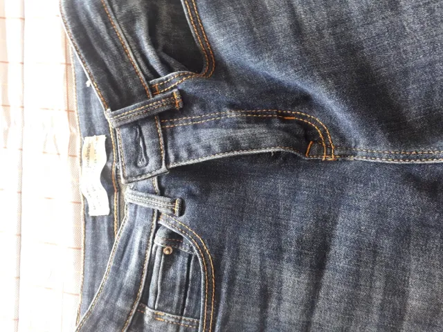 Pantalón vaquero pitillo azul marino