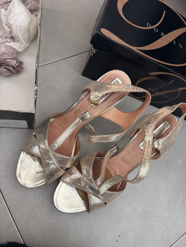 Zapatos Patricia Miller Dorados