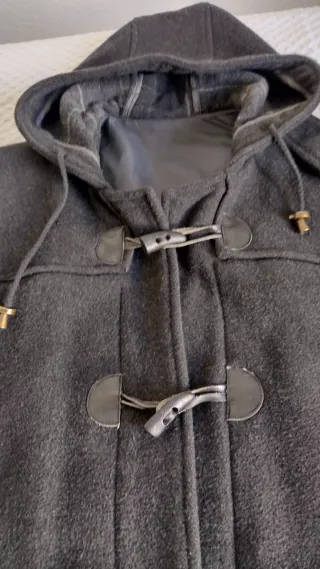 Abrigo parka negro Núñez de Arenas.