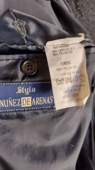 Abrigo parka negro Núñez de Arenas.