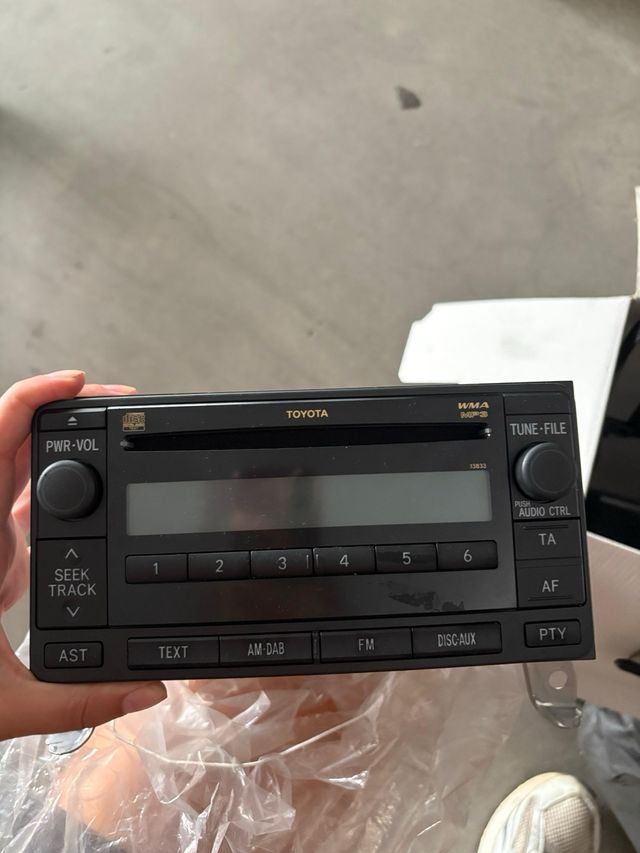 Radio ORIGINAL Toyota Land Cruiser.