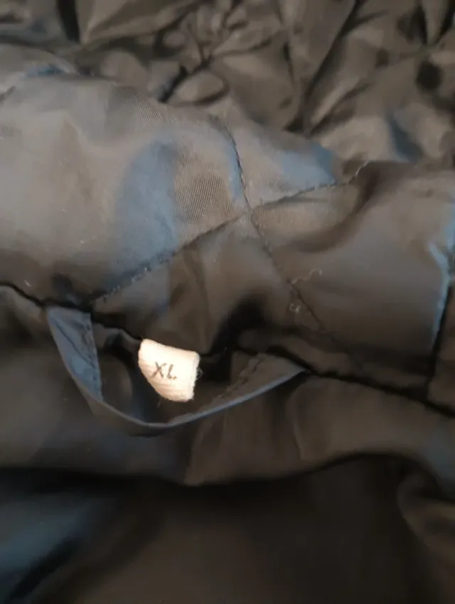 Abrigo acolchado negro mujer.