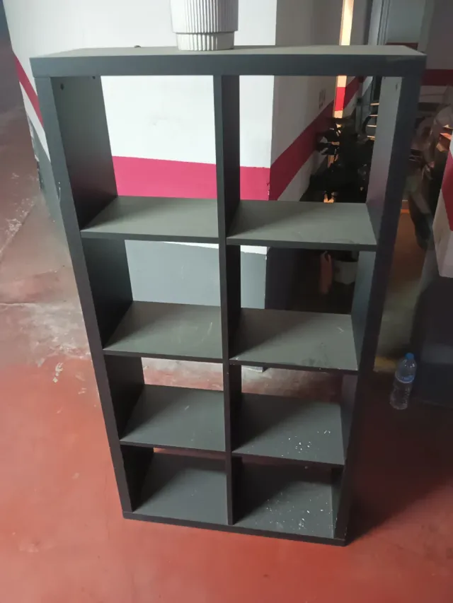 Estantería modular negra y gris