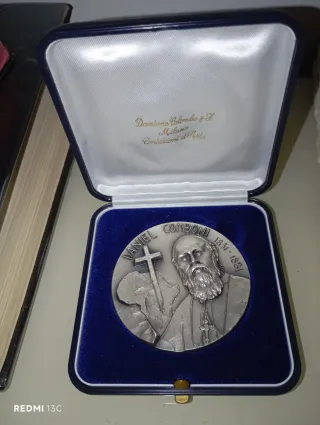 Medalla Daniel Comboni Caja Damaso Colombo
