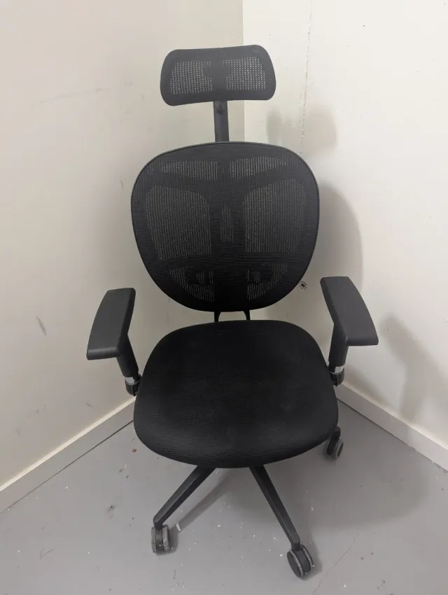 Silla ergonómica de oficina negra