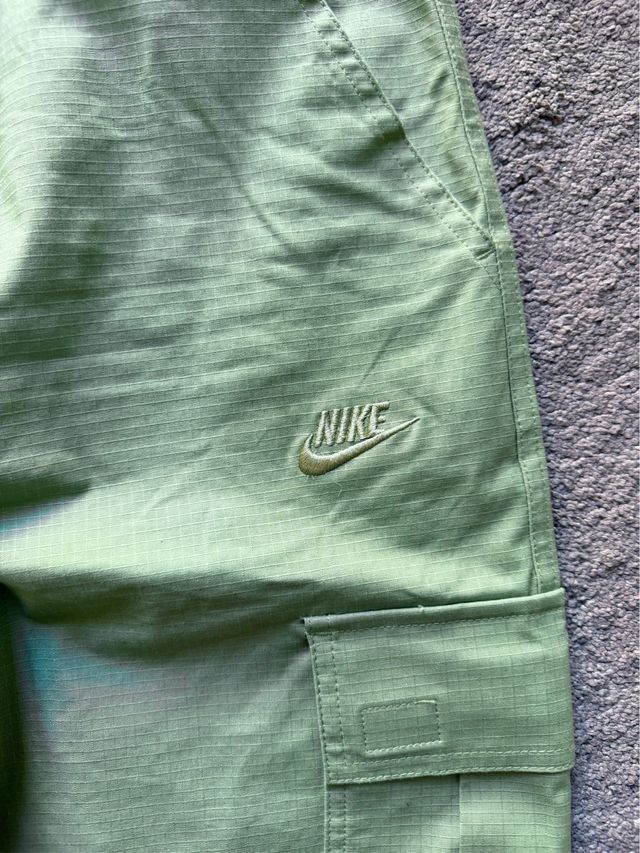 Pantalón técnico cargo Nike verde talla 30/32 (M)