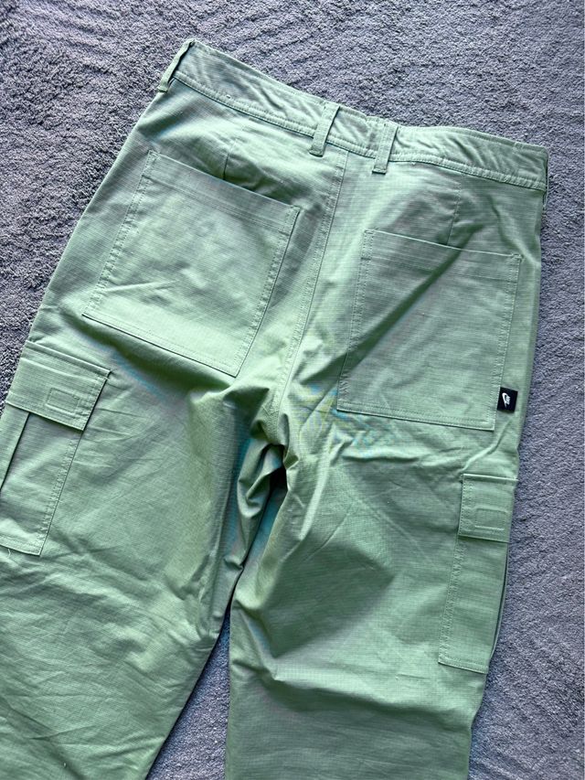 Pantalón técnico cargo Nike verde talla 30/32 (M)