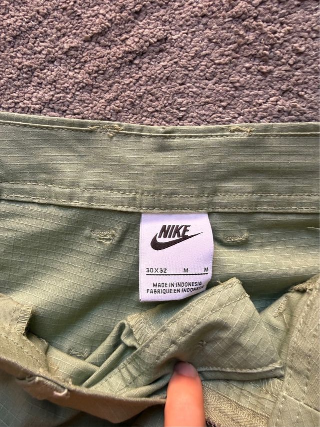 Pantalón técnico cargo Nike verde talla 30/32 (M)