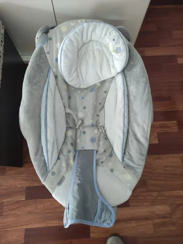 Hamaca para bebé con música y movimiento