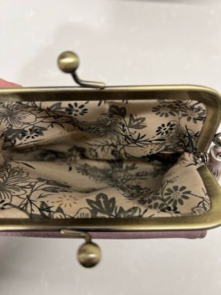 Monedero estampado floral con borla