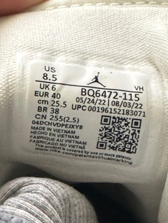 Nike Air Jordan 1 Mid Gris y Blanco Unisex