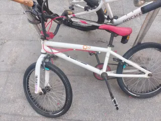 Bicicleta BMX blanca