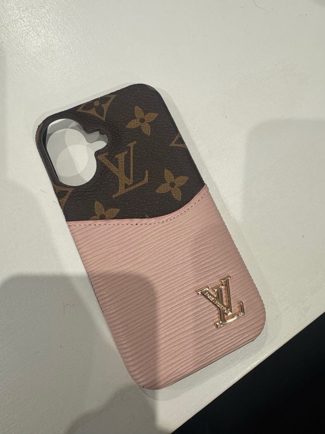 Cover iPhone 16 Louis Vuitton