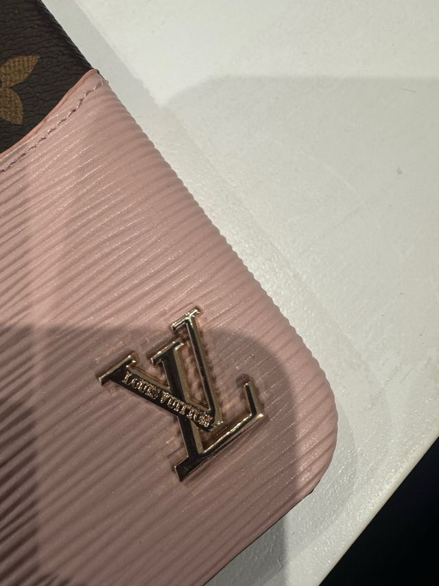 Cover iPhone 16 Louis Vuitton