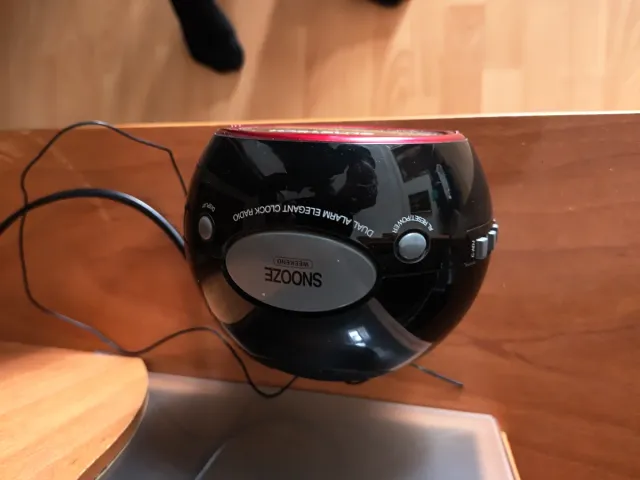 Despertador SUNSTECH Radio FM Negro/Rojo