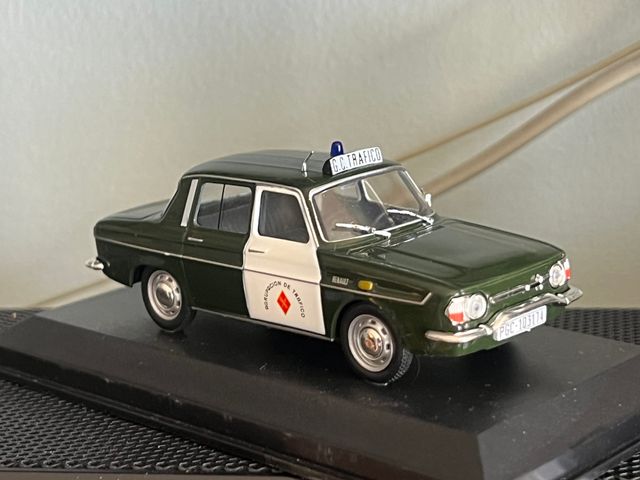 Modelli di auto della Guardia Civil in scala come nuovi