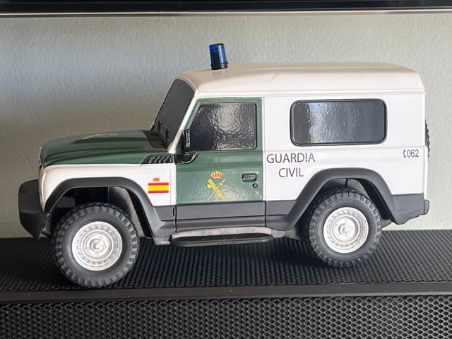 Modelli di auto della Guardia Civil in scala come nuovi