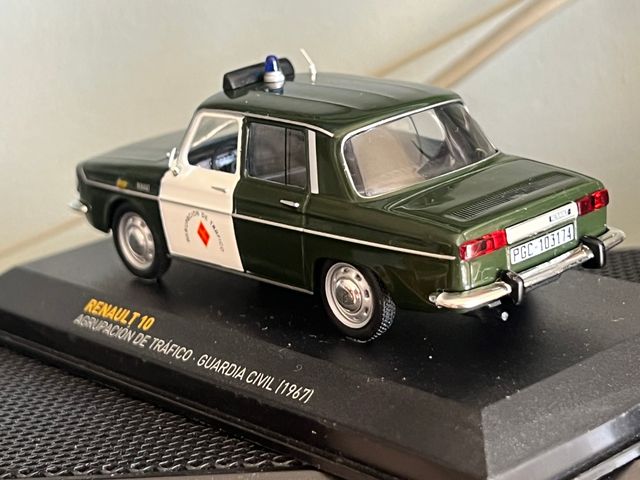 Modelli di auto della Guardia Civil in scala come nuovi