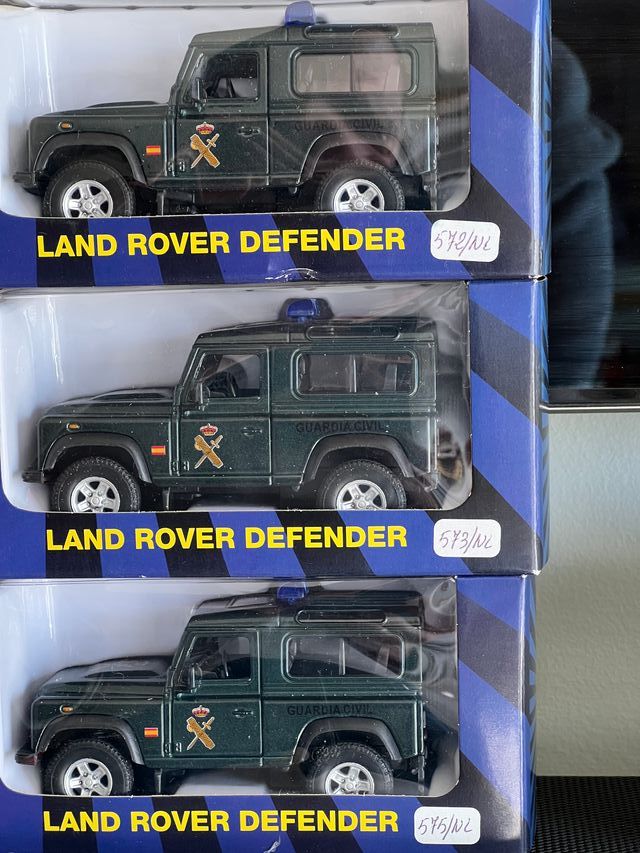 Modelli di auto della Guardia Civil in scala come nuovi