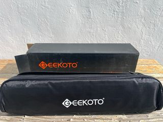 Trípode Geekoto SIN USAR, precinto original