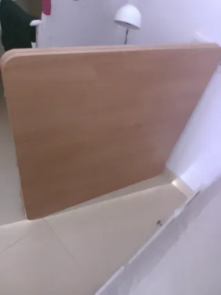 Mesa de salón de madera
