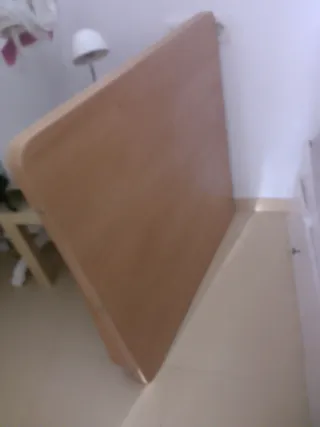 Mesa de salón de madera