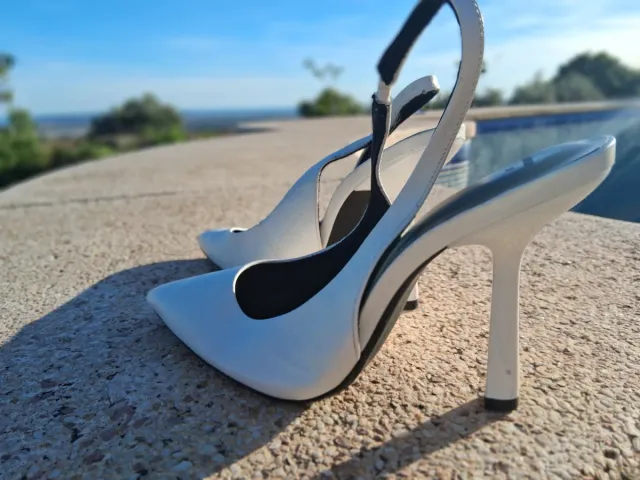 Zapatos de tacón blancos para mujer