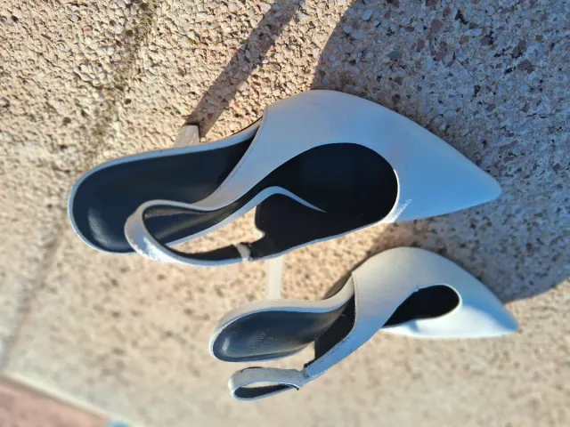 Zapatos de tacón blancos para mujer