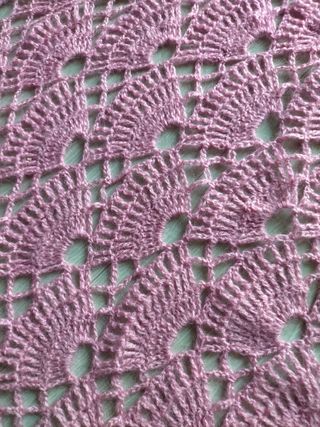 Scialle in lana fatto a mano motivi a ventaglio