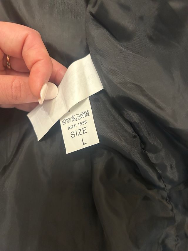 Abrigo acolchado plateado con capucha