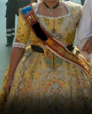Traje de Fallera Amarillo Bordado