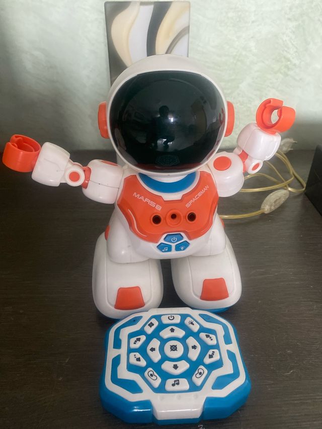 Robot giocattolo spaziale con telecomando