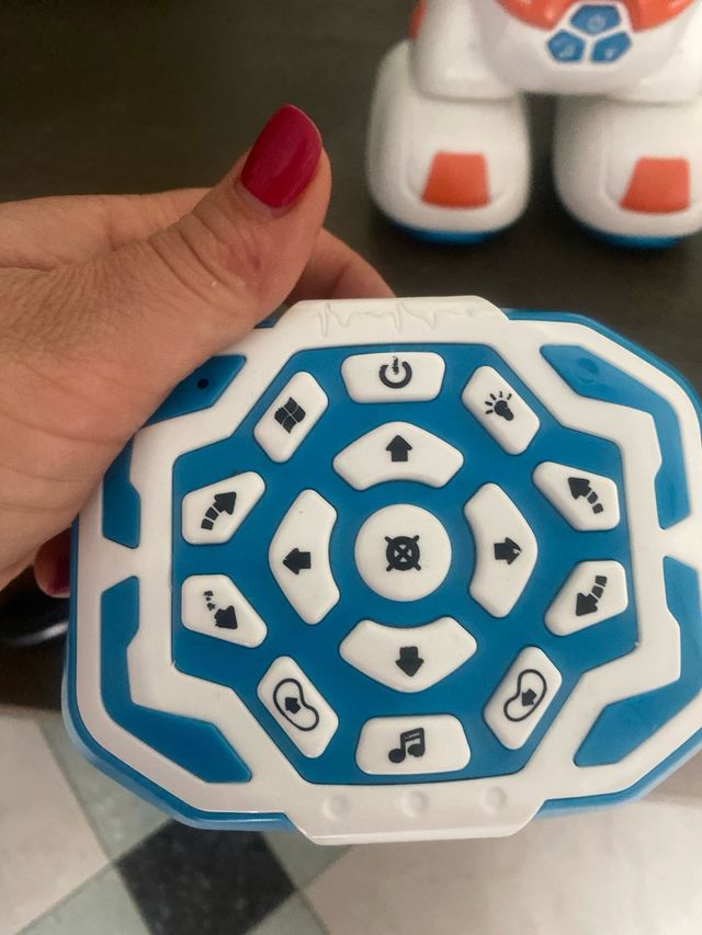 Robot giocattolo spaziale con telecomando