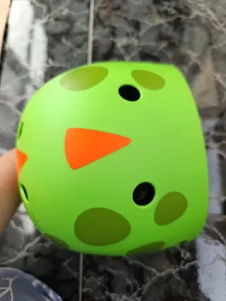 Casco dinosaurio infantil verde