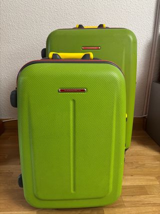 2 Maletas Rígidas Benetton Verdes con Ruedas