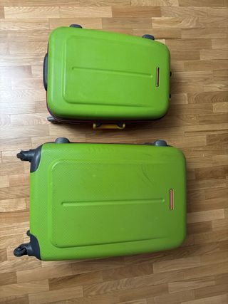 2 Maletas Rígidas Benetton Verdes con Ruedas